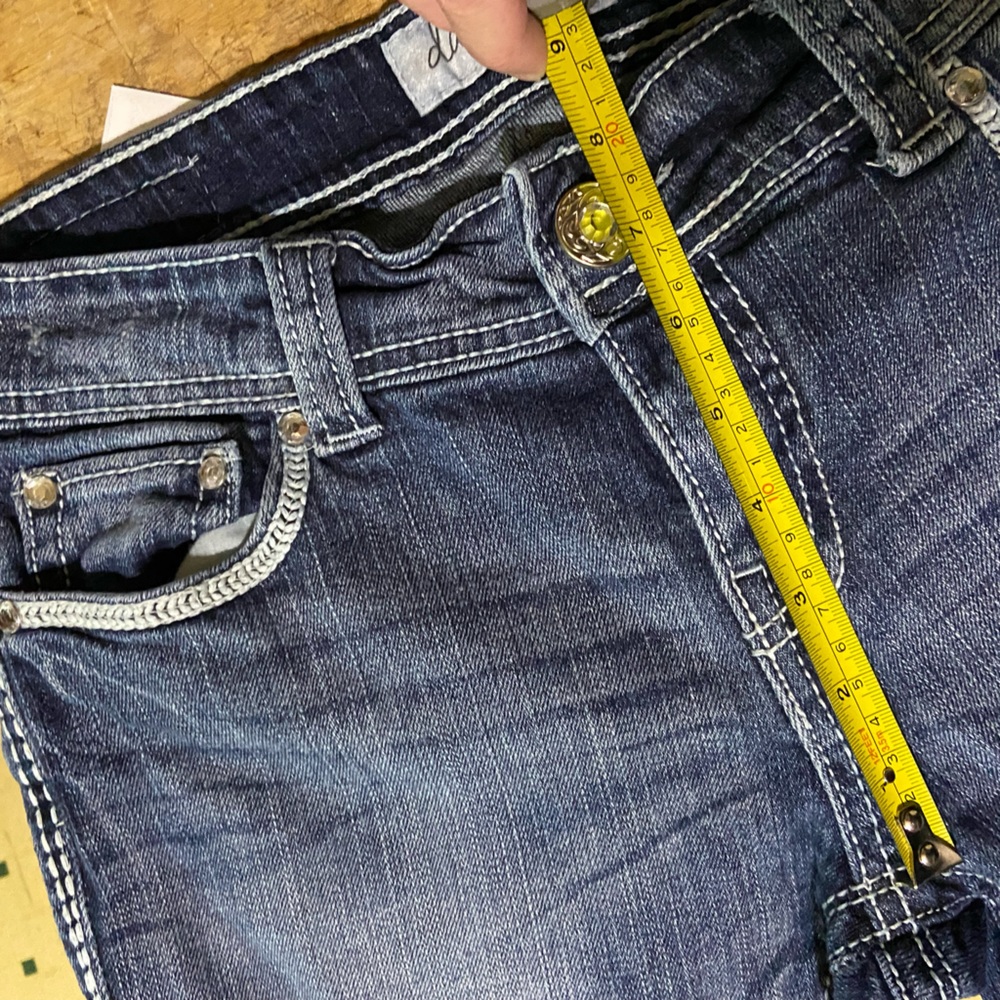 Daytrip Jean Capris - Picture 6 of 7